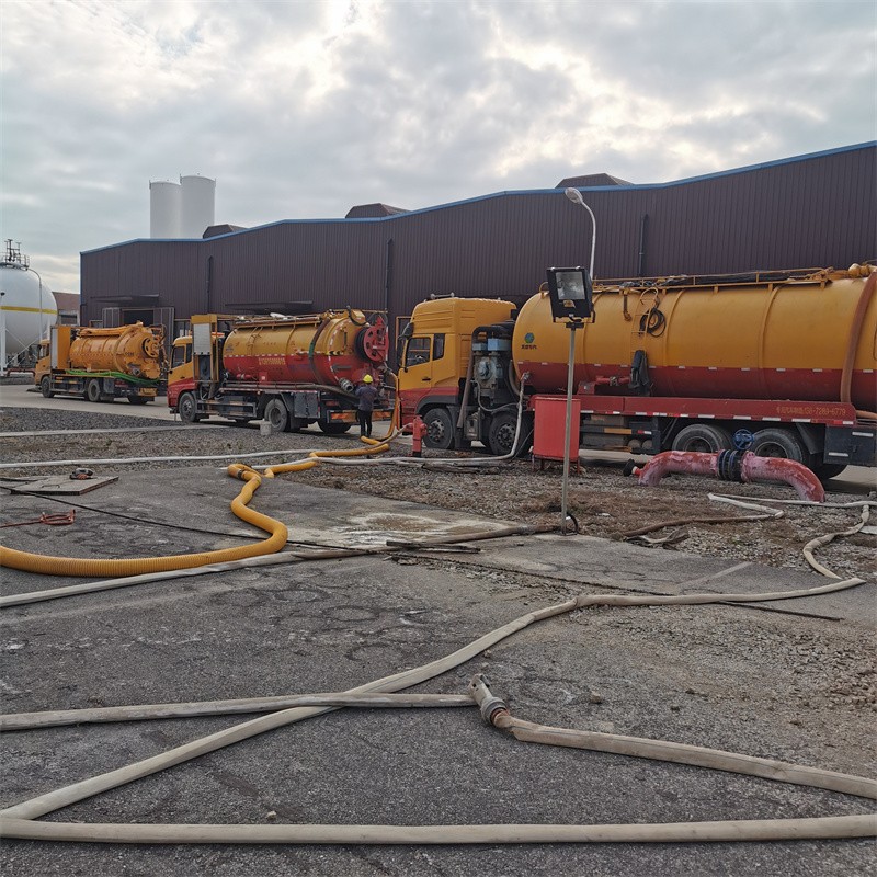 秀山污水池清理